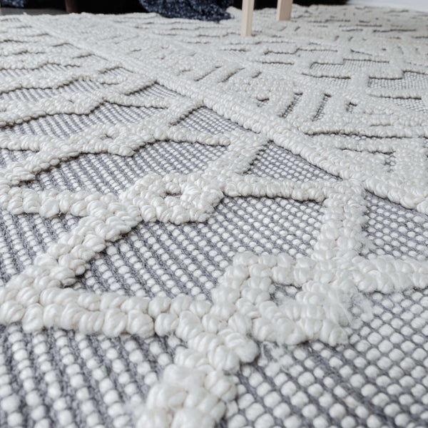 Gray/Ivory |#| Indoor Hand Woven Bohemian 8' x 10' Area Rug in Gray with Ivory Diamond Pattern