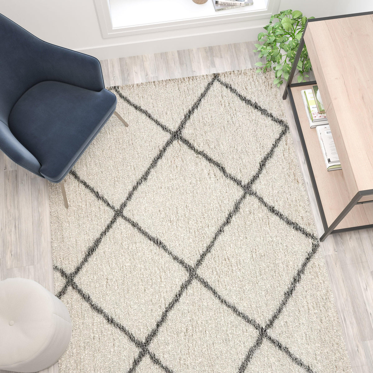 Ivory/Gray,5' x 7' |#| 5' x 7' Ivory and Black Diamond Trellis Modern Shag Area Rug