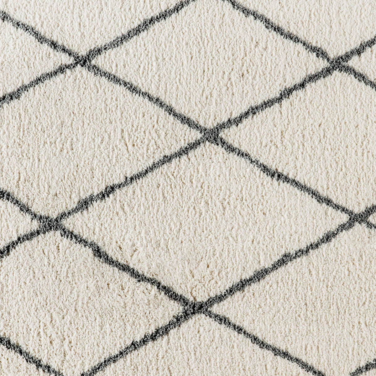 Ivory/Gray,5' x 7' |#| 5' x 7' Ivory and Black Diamond Trellis Modern Shag Area Rug